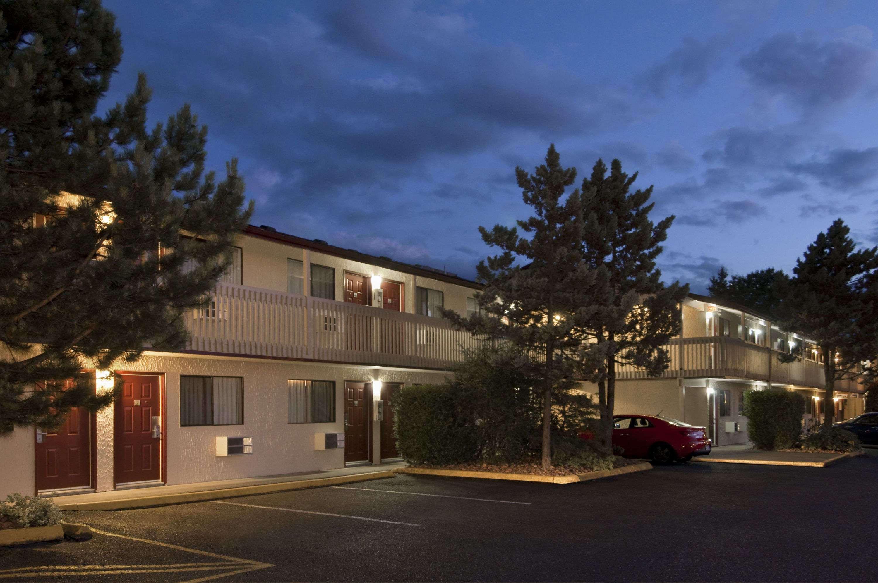 The Cliffe Hotel Courtenay Exterior photo